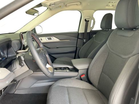 Used 2026 Ford Explorer Active RWD image 9