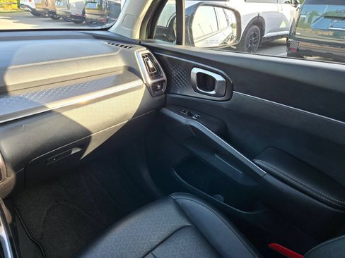 Used 2023 Kia Sorento S w/ Panoramic Sunroof Package FWD image 11