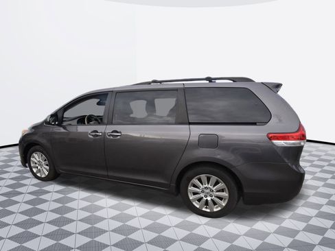 Used 2012 Toyota Sienna Limited image 5