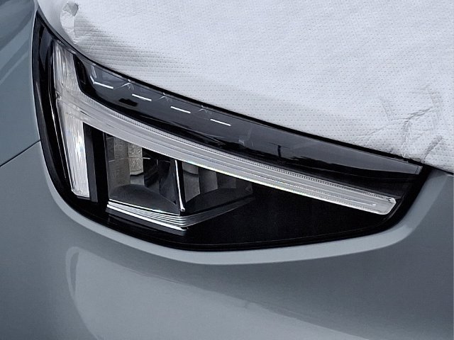 New 2026 Volvo XC40 B5 Core w/ Climate Package AWD/4WD image 8