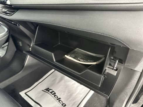 Used 2025 Buick Enclave Sport Touring image 25