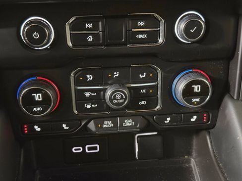 Used 2023 Chevrolet Tahoe Z71 w/ Luxury Package AWD/4WD image 16