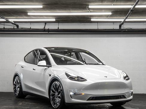 Used 2023 Tesla Model Y Long Range image 7