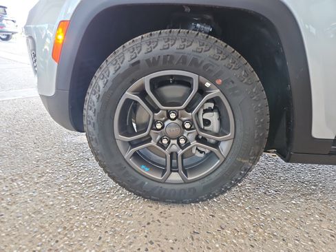 New 2025 Jeep Grand Cherokee Trailhawk w/ Luxury Tech Group III image 26