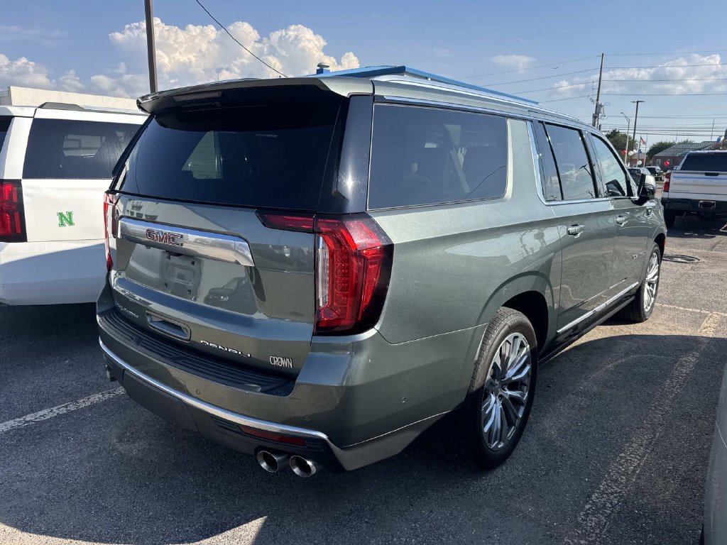 Used 2023 GMC Yukon XL Denali w/ Denali Reserve Package RWD image 13
