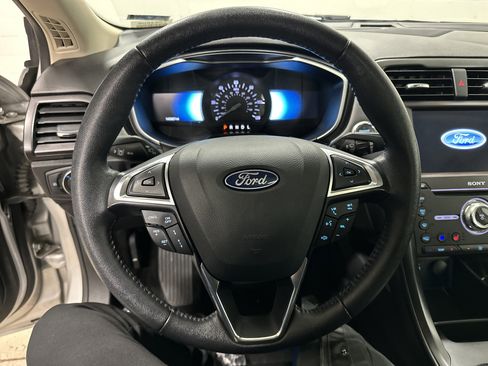 Used 2019 Ford Fusion Titanium image 18