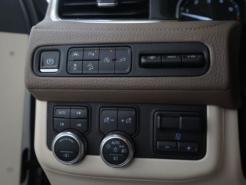Used 2021 GMC Yukon Denali w/ Denali Ultimate Package AWD/4WD image 28