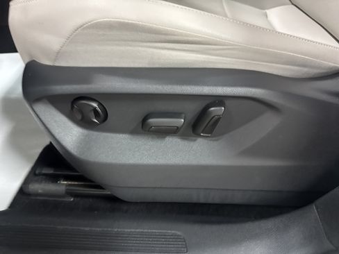 Used 2019 Volkswagen Tiguan SE w/ Panoramic Sunroof Package AWD/4WD image 15
