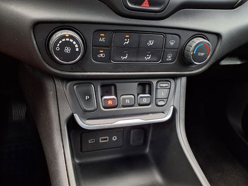 Used 2018 GMC Terrain SLE image 19