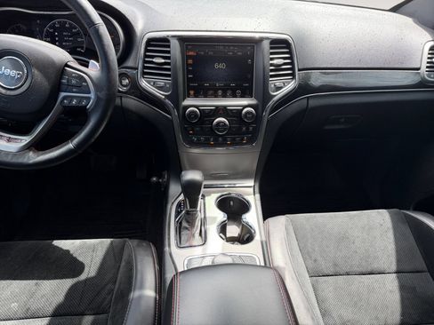 Used 2017 Jeep Grand Cherokee Trailhawk w/ Trailhawk Luxury Group AWD/4WD image 11
