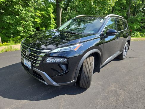 New 2025 Nissan Rogue SL w/ Tech Package image 4