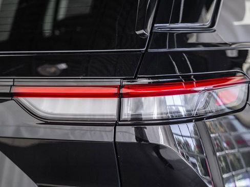 New 2025 Jeep Grand Cherokee Altitude image 6