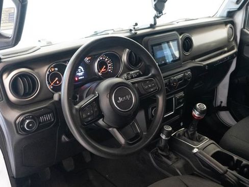 Used 2020 Jeep Wrangler Sport AWD/4WD image 4
