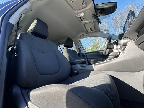 Used 2022 Toyota RAV4 LE image 22