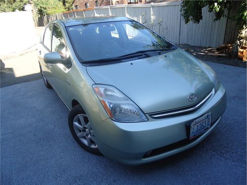 Used 2007 Toyota Prius Touring FWD image 4