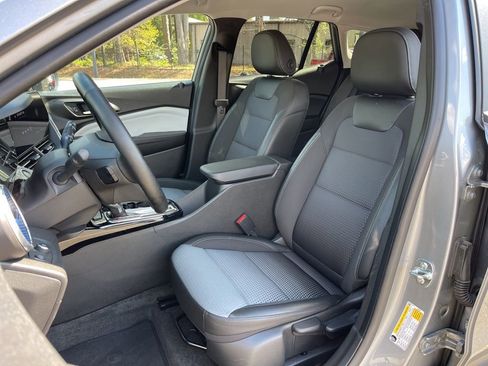 Used 2025 Chevrolet Trax LT w/ LT Convenience Package FWD image 20