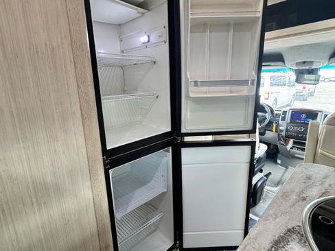 Used 2015 Mercedes-Benz Sprinter 3500 image 41