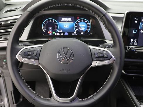 Used 2025 Volkswagen Atlas Cross Sport SE image 18