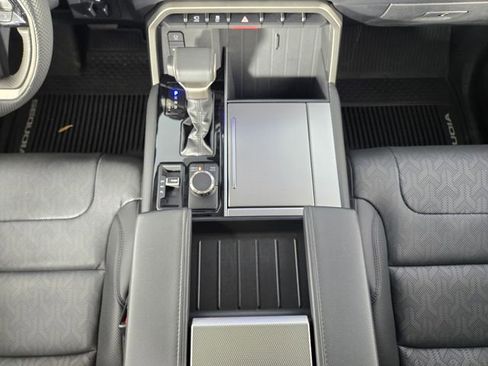 Used 2023 Toyota Sequoia Limited image 26