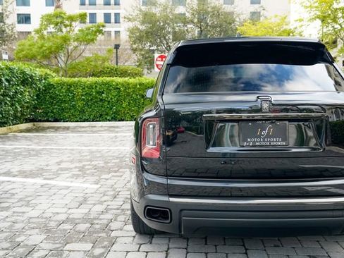 Used 2020 Rolls-Royce Cullinan Black Badge image 22