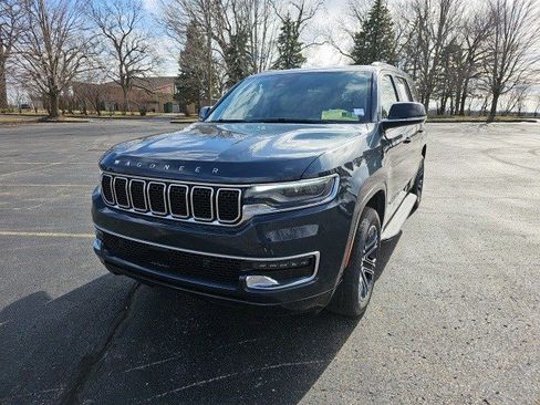 Used 2023 Jeep Wagoneer 4WD w/ Premium Group I image 2