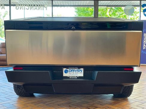Used 2024 Tesla Cybertruck AWD Crew Cab image 9