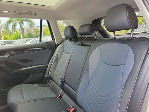 New 2026 Volkswagen Tiguan SE image 8