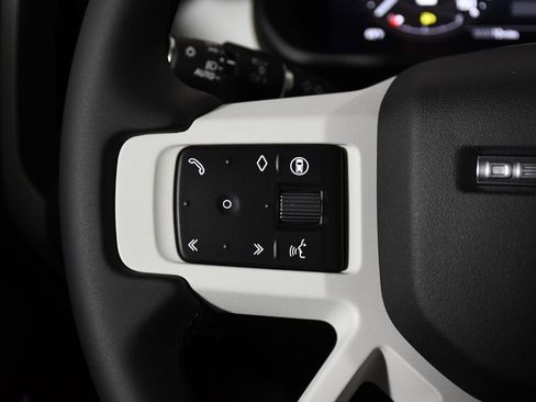 Used 2025 Land Rover Defender 110 S image 20