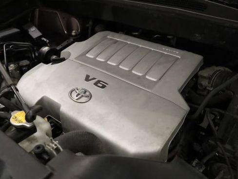 Used 2011 Toyota Highlander SE image 11