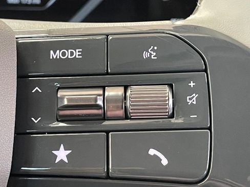 Used 2024 Kia EV9 Wind image 39