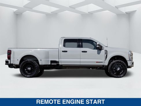Used 2025 Ford F450 Platinum w/ Platinum Plus Package AWD/4WD image 3