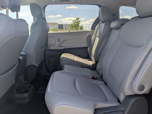 Used 2024 Toyota Sienna XLE FWD image 14