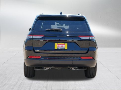 Used 2024 Jeep Grand Cherokee Limited w/ Black Appearance Package AWD/4WD image 6