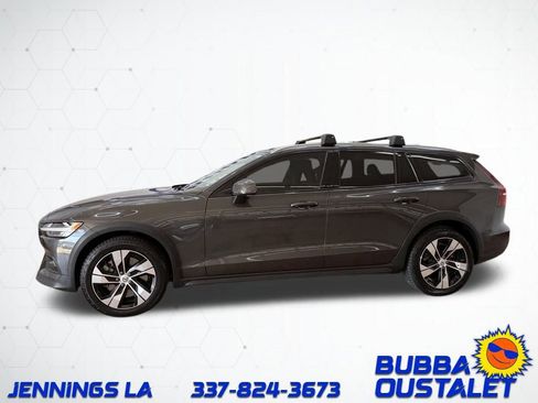 Used 2023 Volvo V60 B5 Cross Country Plus w/ Climate Package image 3