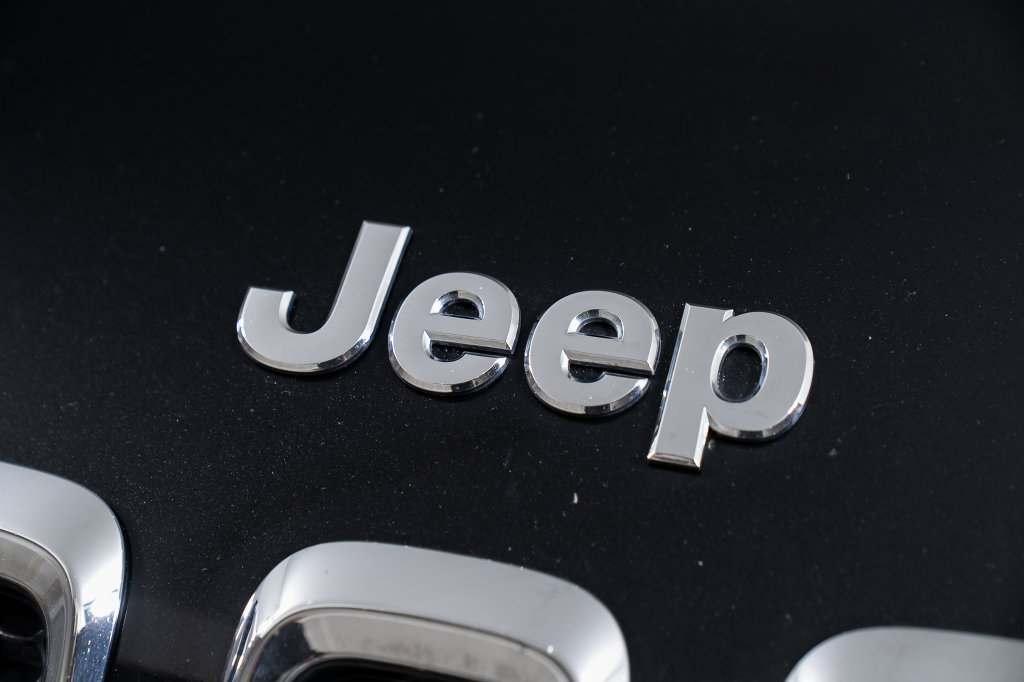 Used 2014 Jeep Cherokee Limited AWD/4WD image 18