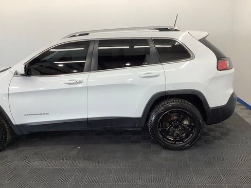 Used 2019 Jeep Cherokee Limited AWD/4WD image 5