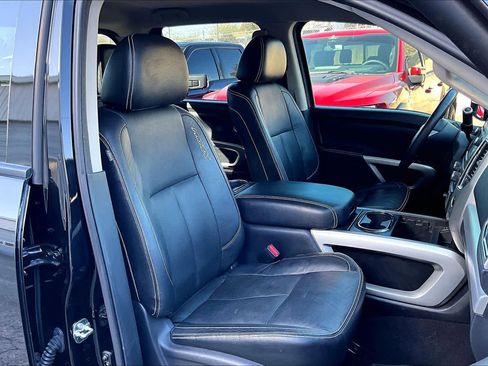 Used 2017 Nissan Titan PRO-4X w/ Pro-4x Convenience Package image 8