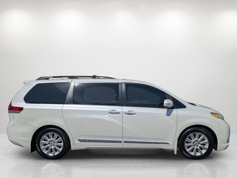 Used 2014 Toyota Sienna Limited w/ Limited Premium Package image 4