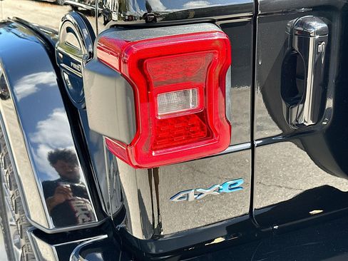 Used 2024 Jeep Wrangler High Altitude image 32