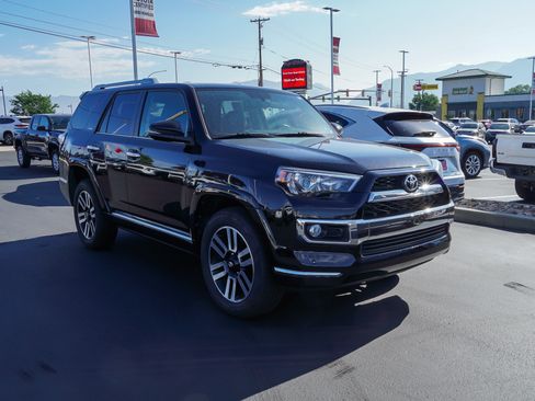 Used 2018 Toyota 4Runner Limited AWD/4WD image 2