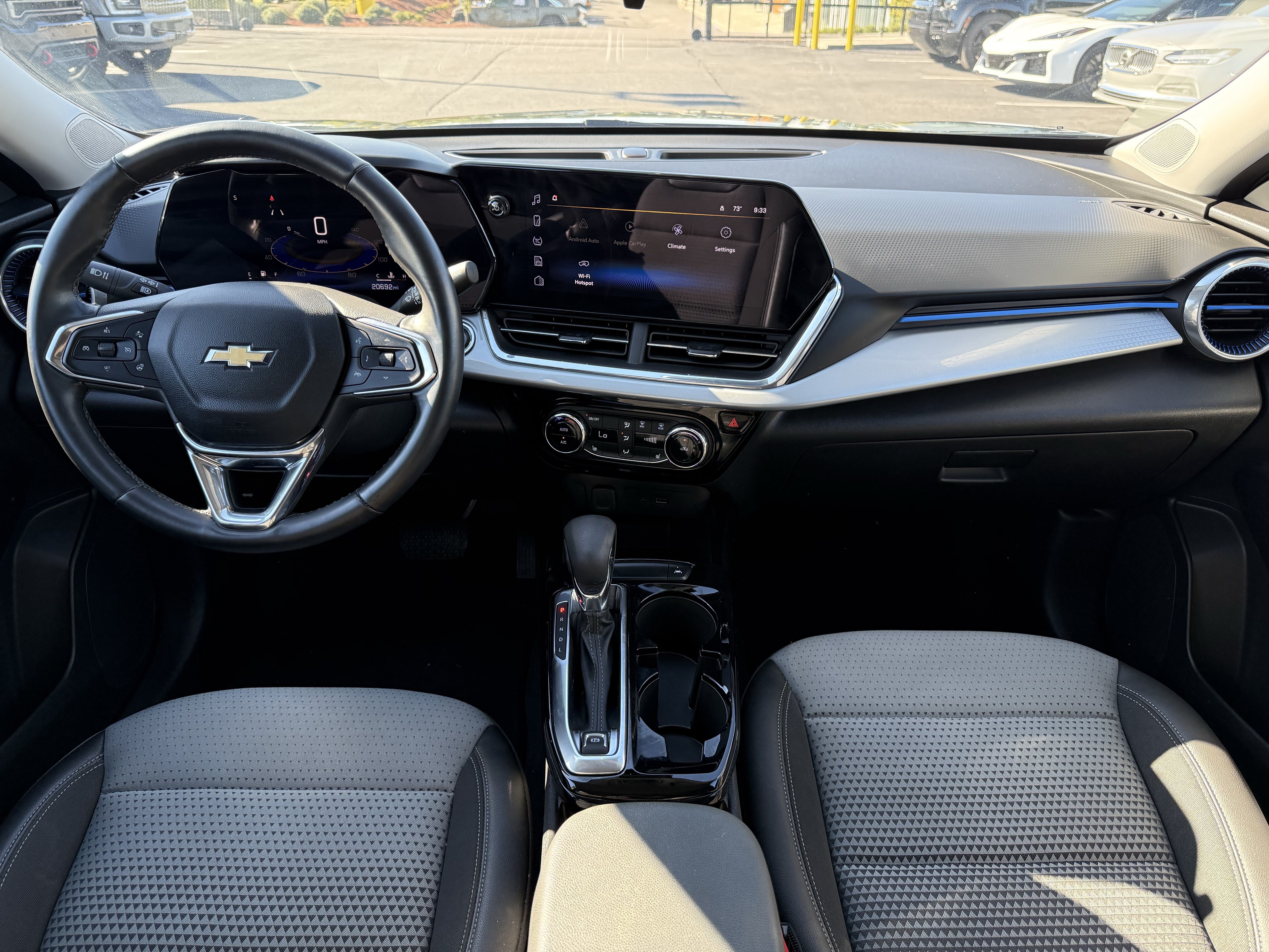 Used 2025 Chevrolet Trax LT w/ LT Convenience Package FWD image 28