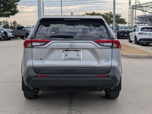 Used 2022 Toyota RAV4 LE AWD/4WD image 7