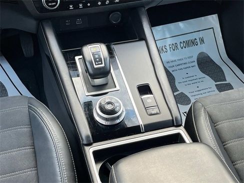 Used 2023 Mitsubishi Outlander SE Black Edition image 17