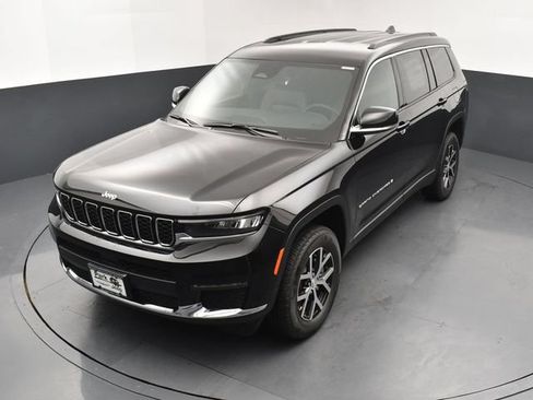 Used 2025 Jeep Grand Cherokee L Limited AWD/4WD image 15