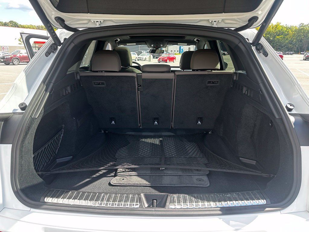 Used 2025 Audi Q5 Premium w/ Convenience Package AWD/4WD image 23