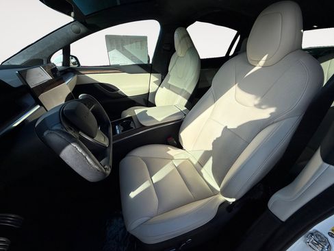 Used 2023 Tesla Model X image 10