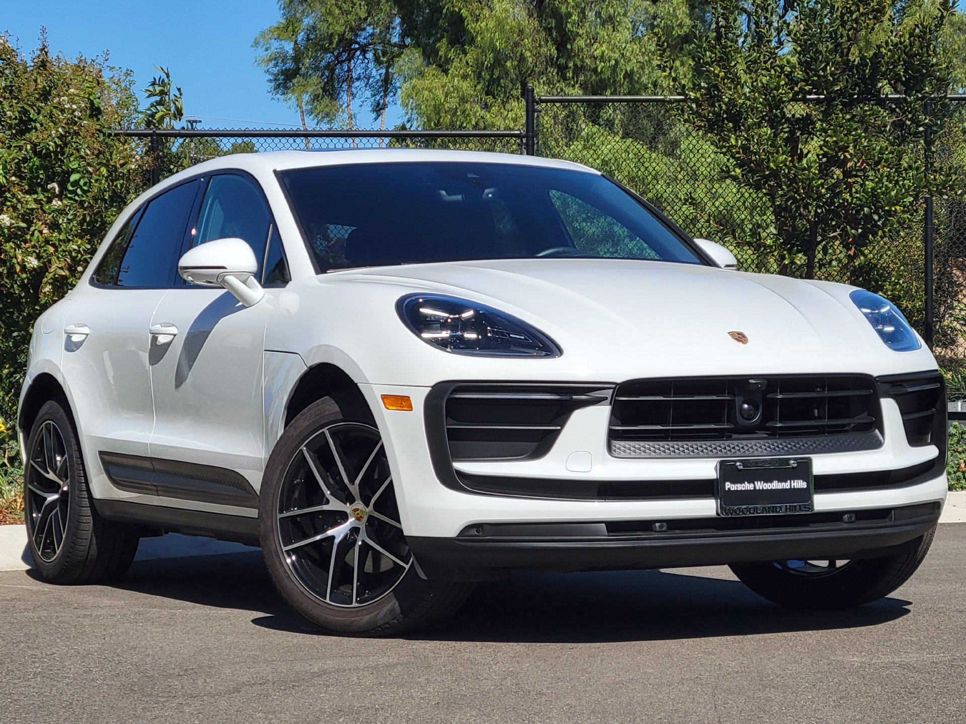 Used 2026 Porsche Macan AWD/4WD image 9