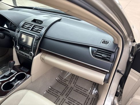 Used 2014 Toyota Camry XLE w/ Leather Package FWD image 23