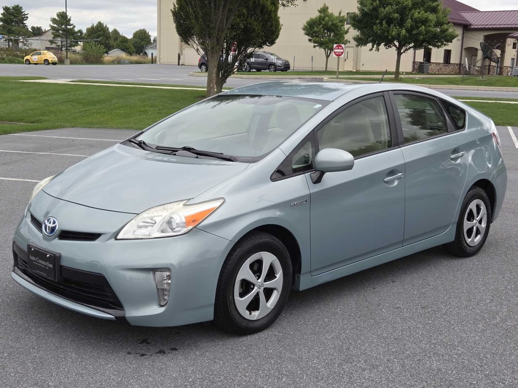 Used 2013 Toyota Prius Two FWD image 4