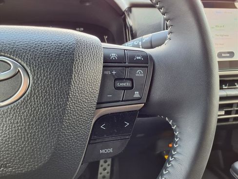 Used 2025 Toyota Camry SE image 16